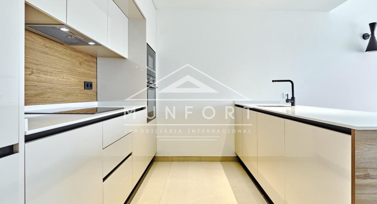 2 soverom Bungalow til salgs i Torrevieja med svømmebasseng - € 380 000 (Ref: 9278491)