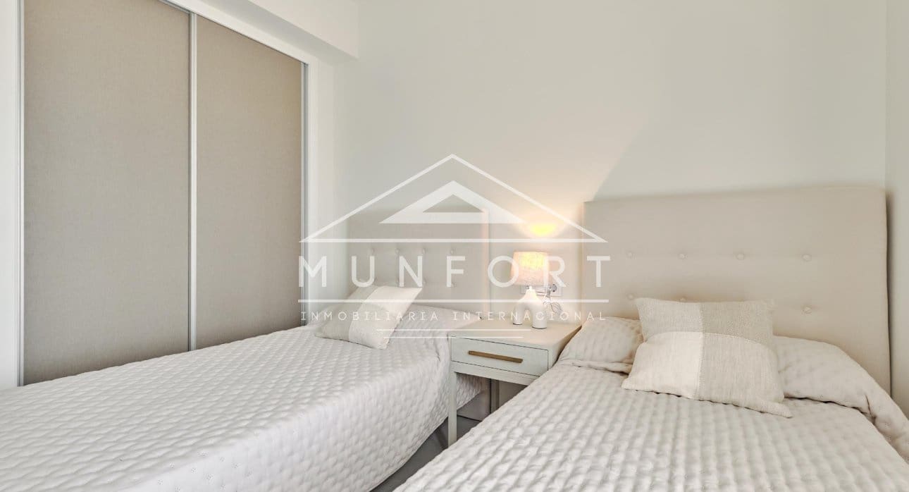 2 soverom Bungalow til salgs i Torrevieja med svømmebasseng - € 380 000 (Ref: 9278491)