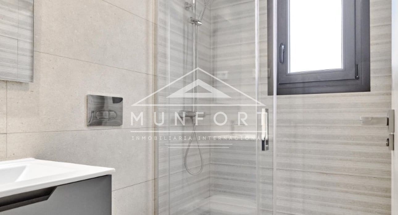 2 soverom Bungalow til salgs i Torrevieja med svømmebasseng - € 380 000 (Ref: 9278491)