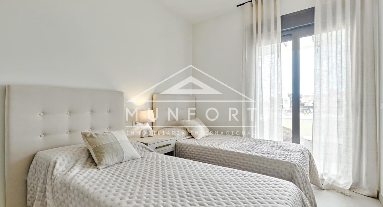 2 soverom Bungalow til salgs i Torrevieja med svømmebasseng - € 380 000 (Ref: 9278491)