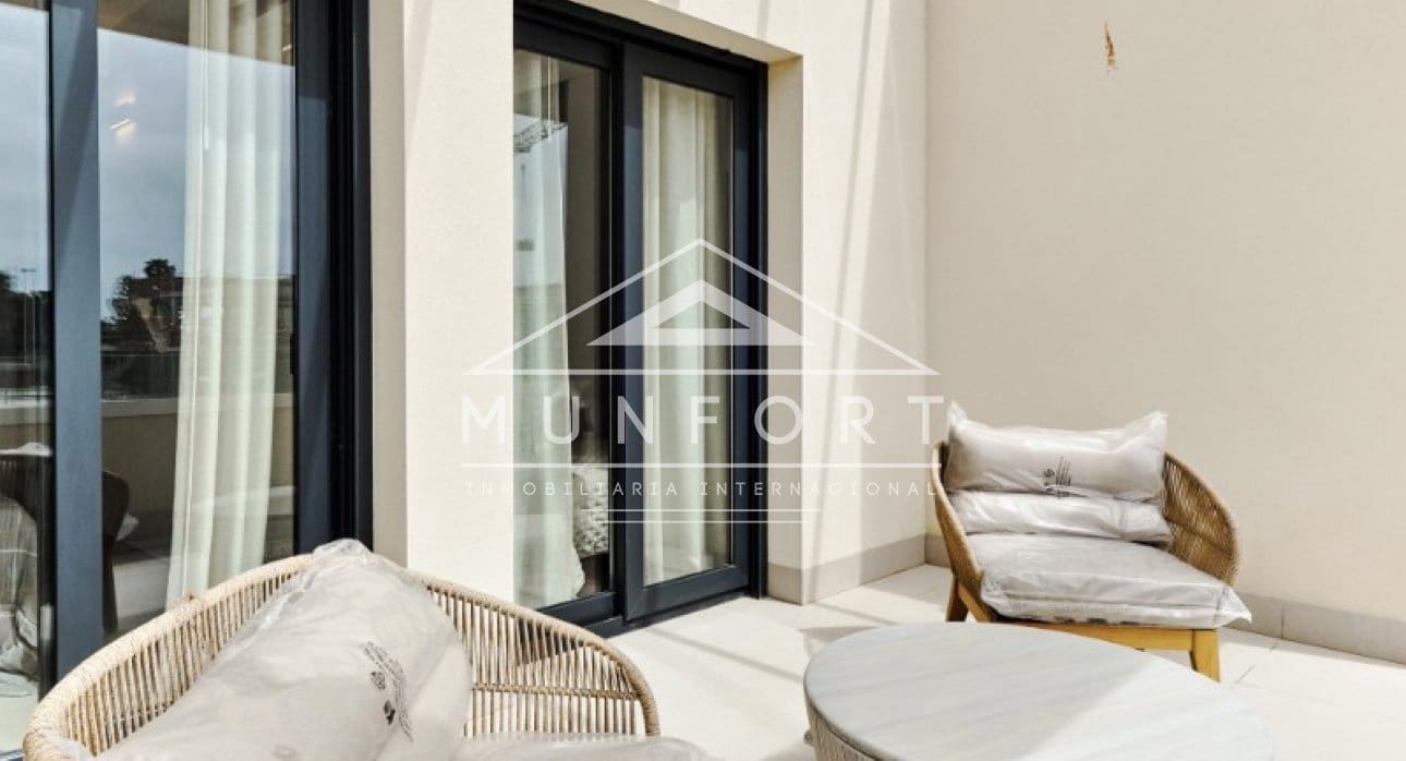 2 soverom Bungalow til salgs i Torrevieja med svømmebasseng - € 380 000 (Ref: 9278491)