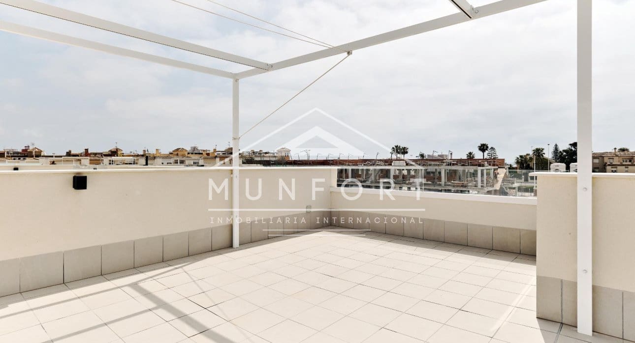 2 soverom Bungalow til salgs i Torrevieja med svømmebasseng - € 380 000 (Ref: 9278491)