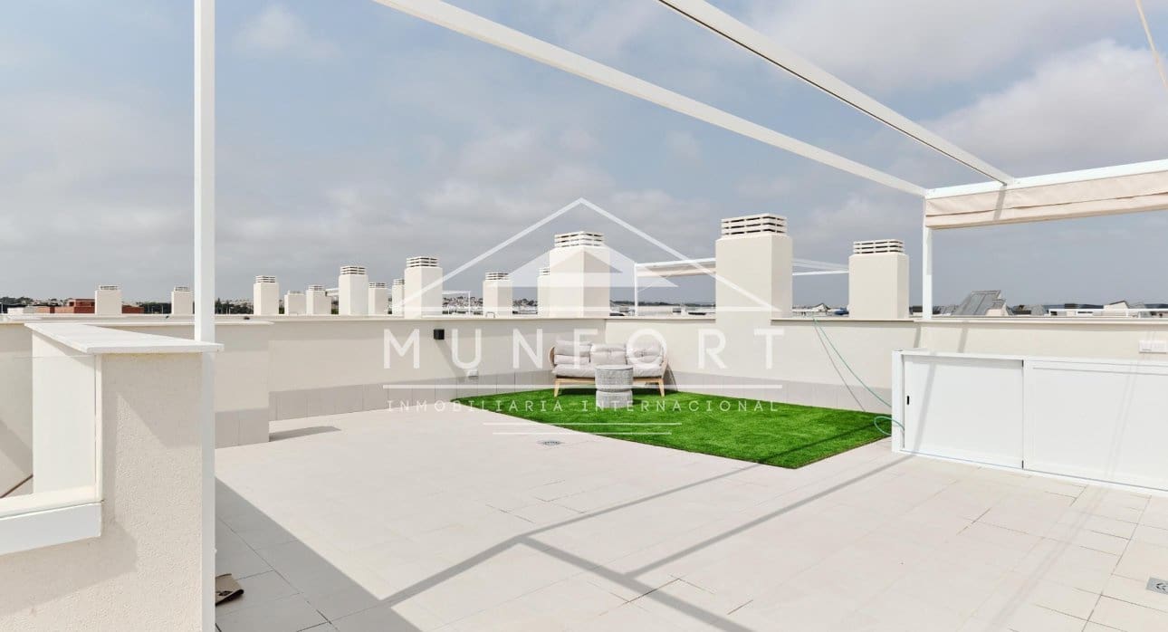 2 soverom Bungalow til salgs i Torrevieja med svømmebasseng - € 380 000 (Ref: 9278491)