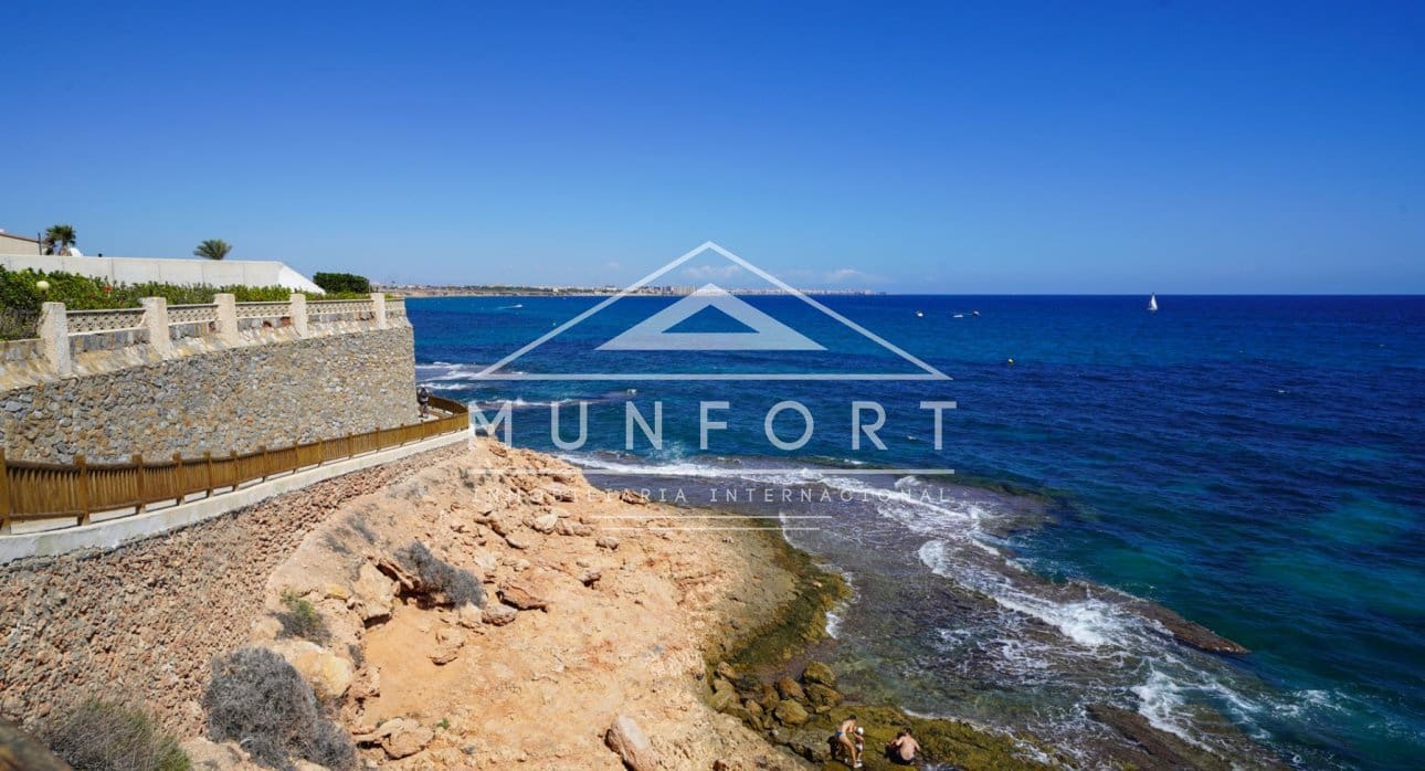 1 soveværelse Penthouse til salg i Orihuela Costa med swimmingpool - € 144.500 (Ref: 9278493)