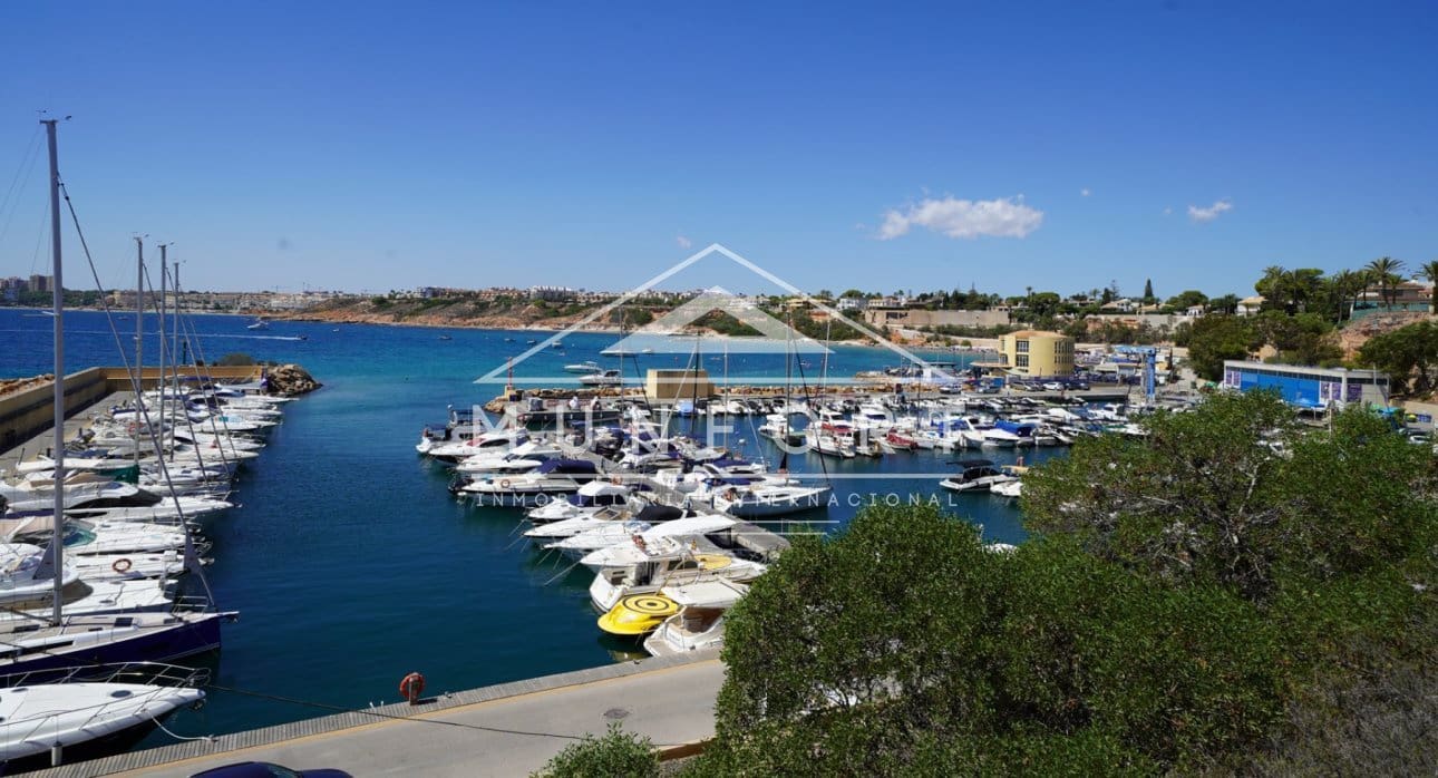 1 soveværelse Penthouse til salg i Orihuela Costa med swimmingpool - € 144.500 (Ref: 9278493)