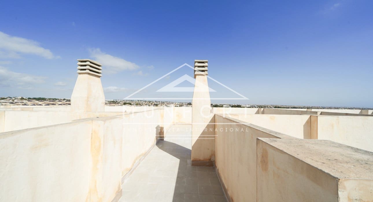 1 soveværelse Penthouse til salg i Orihuela Costa med swimmingpool - € 144.500 (Ref: 9278493)