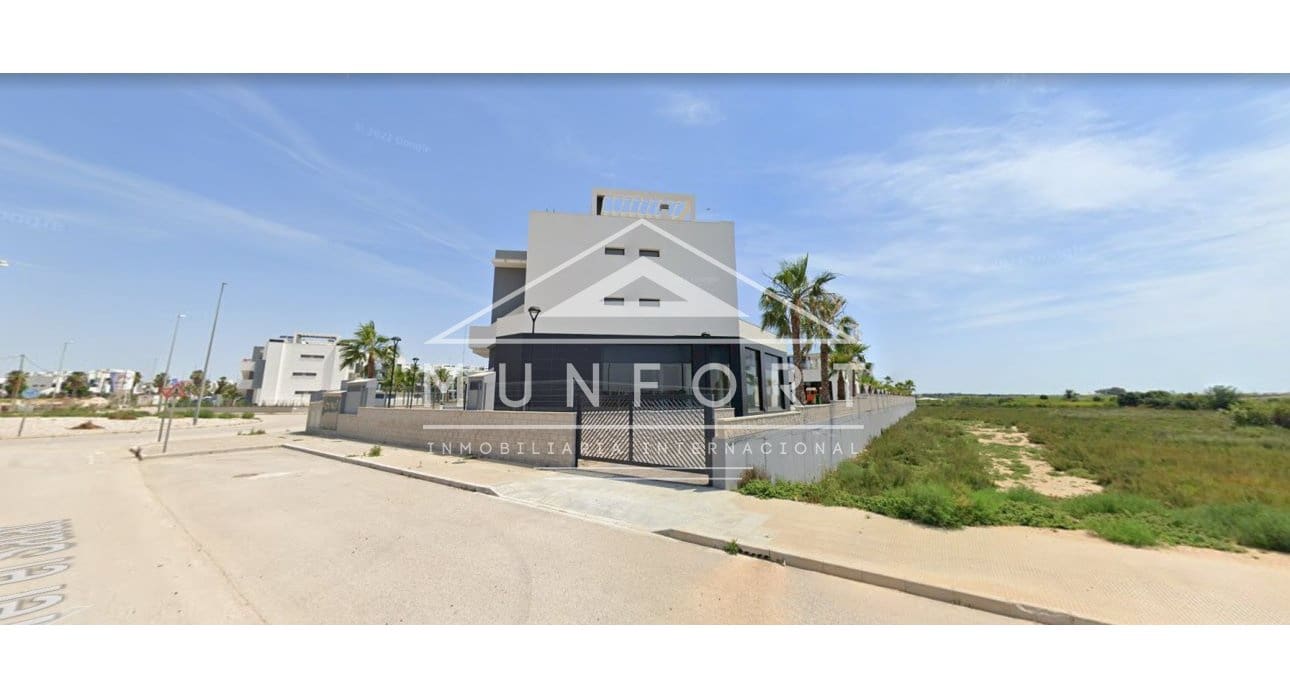 Commercieel te koop in Guardamar del Segura - € 160.000 (Ref: 9278495)