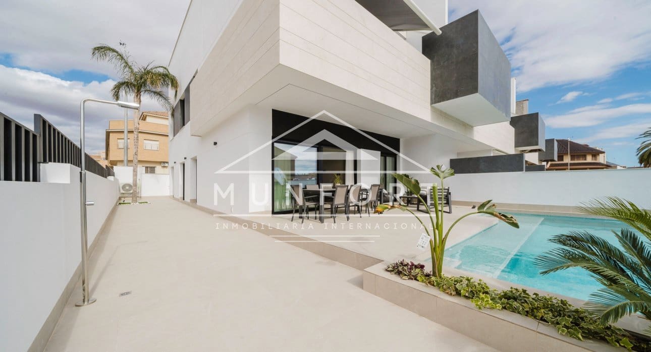 3 quarto Bungalow para venda em Pilar de la Horadada com piscina - 459 000 € (Ref: 9278740)