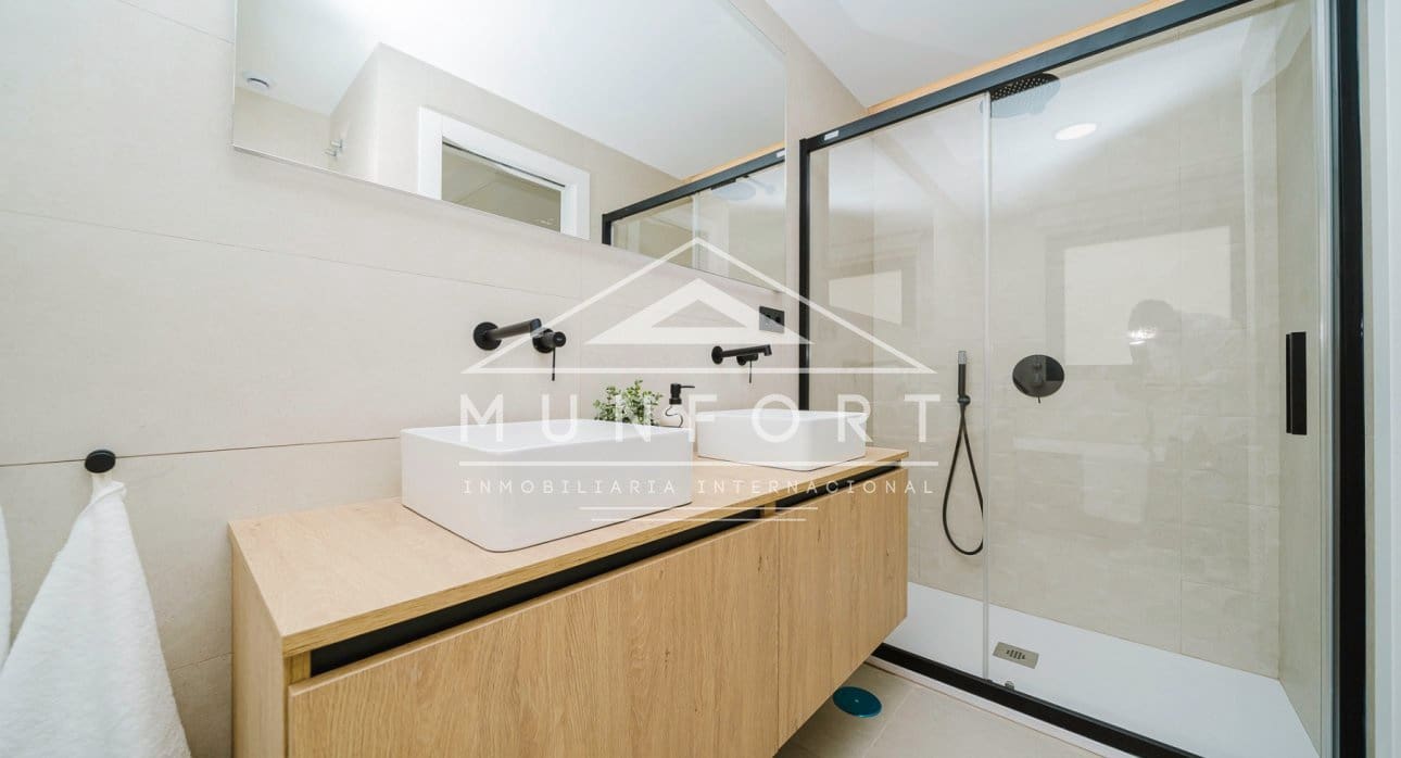 3 quarto Bungalow para venda em Pilar de la Horadada com piscina - 459 000 € (Ref: 9278740)