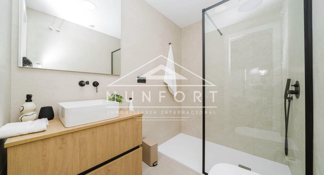 3 quarto Bungalow para venda em Pilar de la Horadada com piscina - 459 000 € (Ref: 9278740)