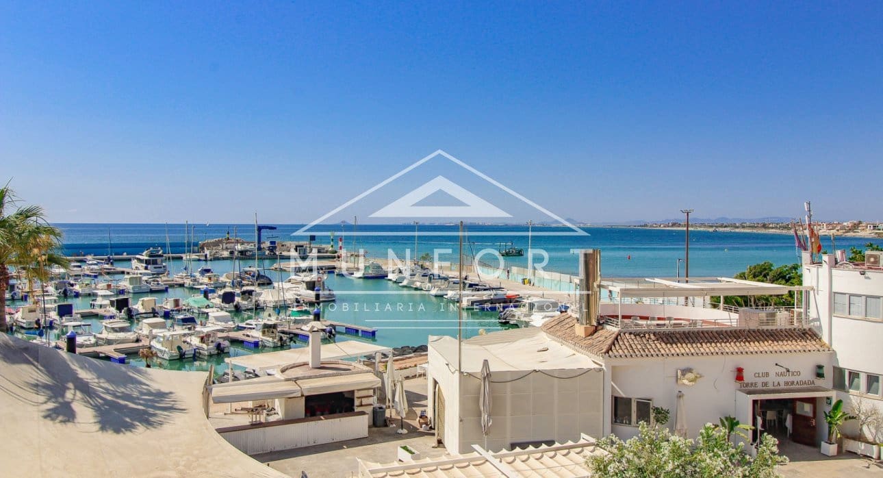 3 quarto Bungalow para venda em Pilar de la Horadada com piscina - 459 000 € (Ref: 9278740)