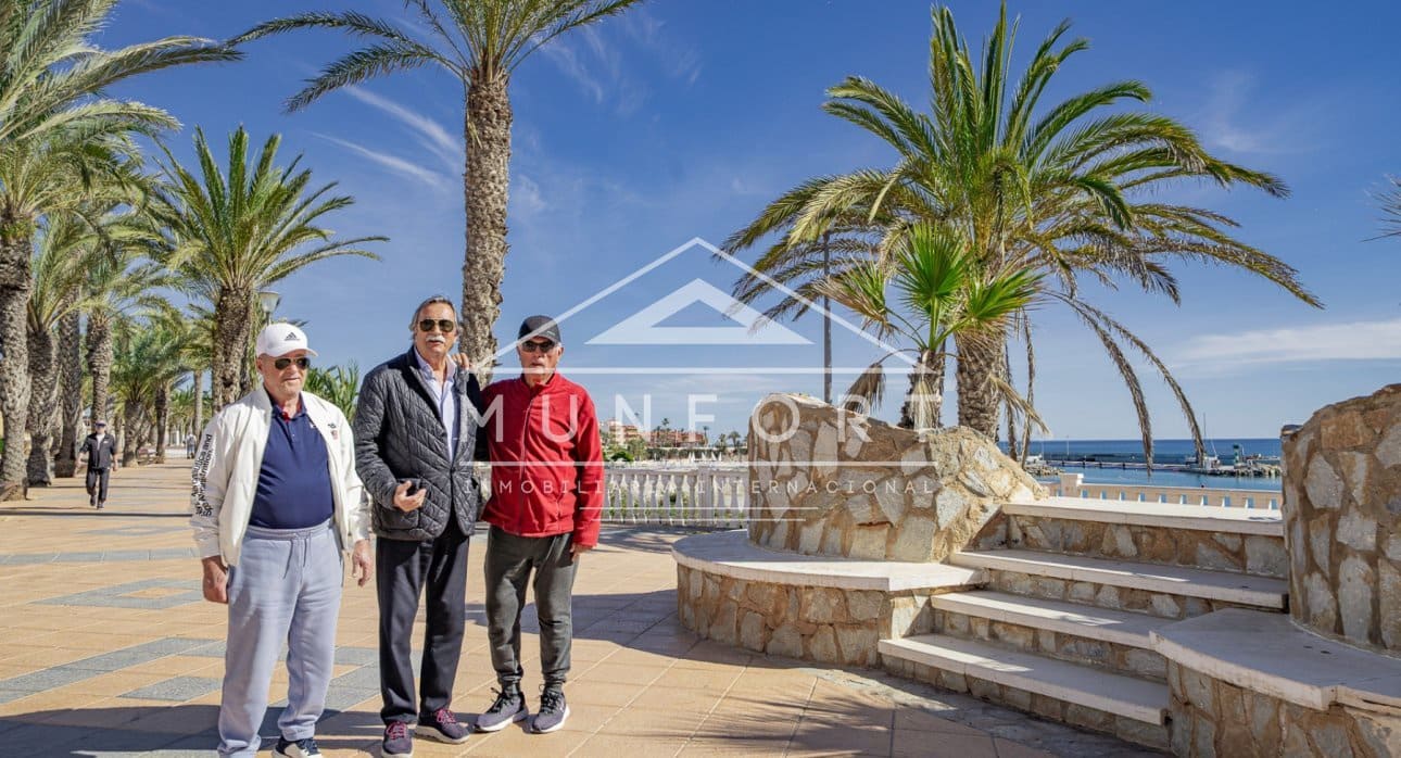 3 quarto Bungalow para venda em Pilar de la Horadada com piscina - 459 000 € (Ref: 9278740)