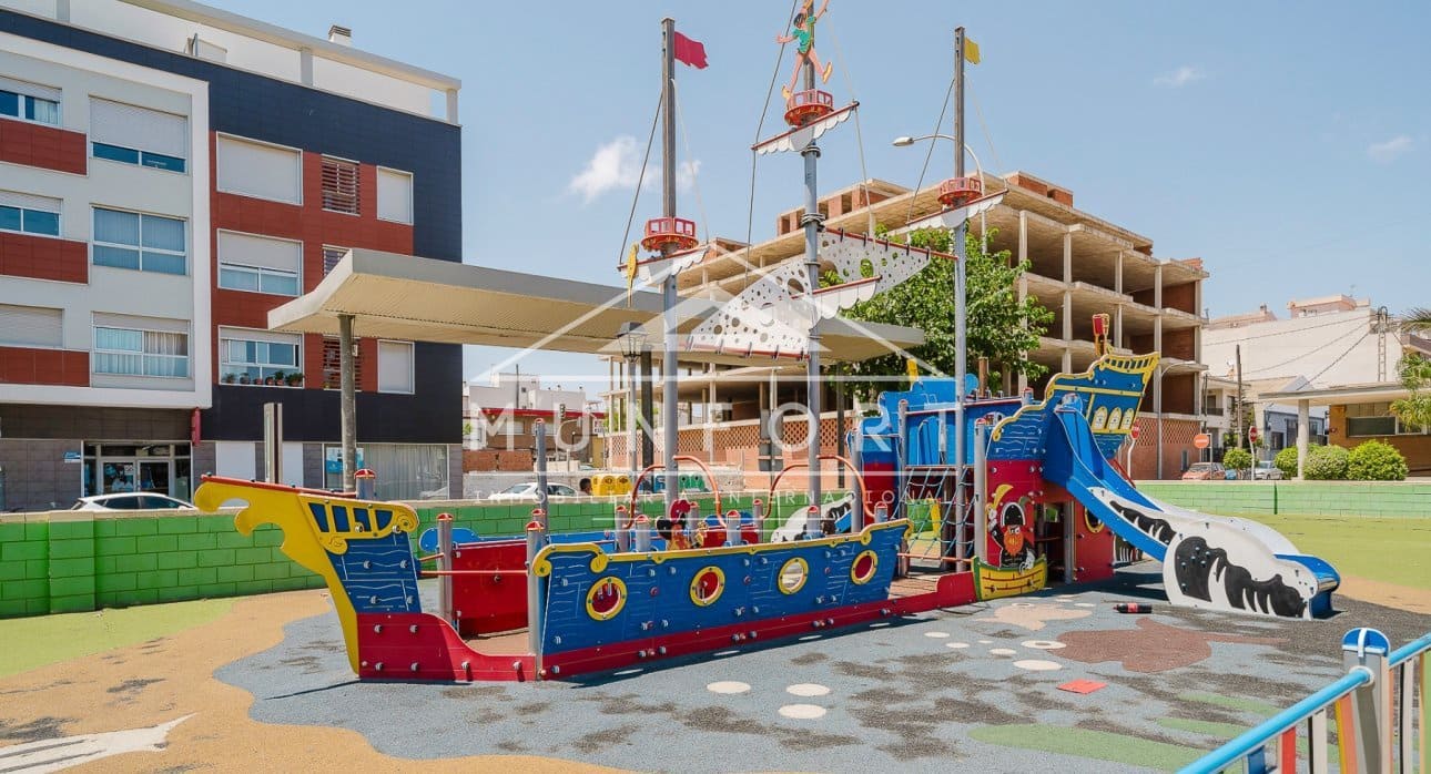 3 quarto Bungalow para venda em Pilar de la Horadada com piscina - 459 000 € (Ref: 9278740)