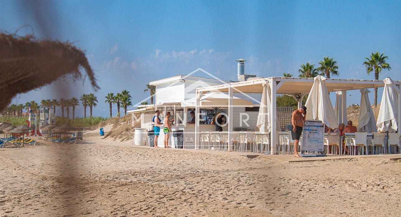 Bungalow de 2 habitaciones en Pilar de la Horadada en venta con piscina - 329.900 € (Ref: 9278741)