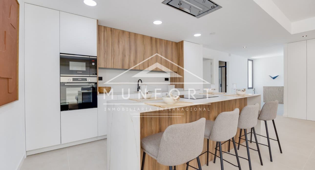 4 Zimmer Villa zu verkaufen in Los Alcazares mit Pool - 685.000 € (Ref: 9279637)