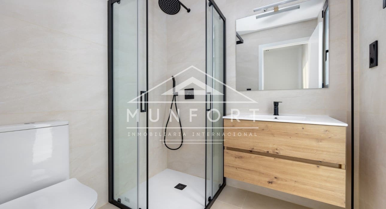 4 Zimmer Villa zu verkaufen in Los Alcazares mit Pool - 685.000 € (Ref: 9279637)