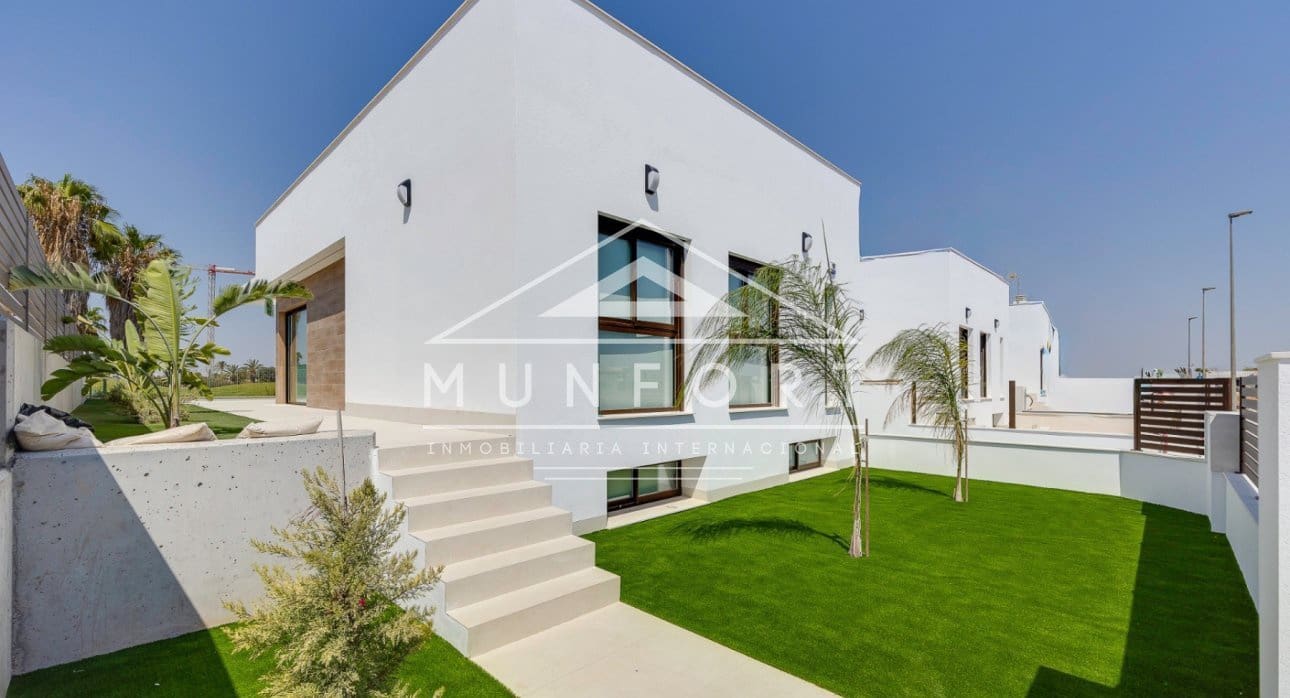 4 Zimmer Villa zu verkaufen in Los Alcazares mit Pool - 685.000 € (Ref: 9279637)