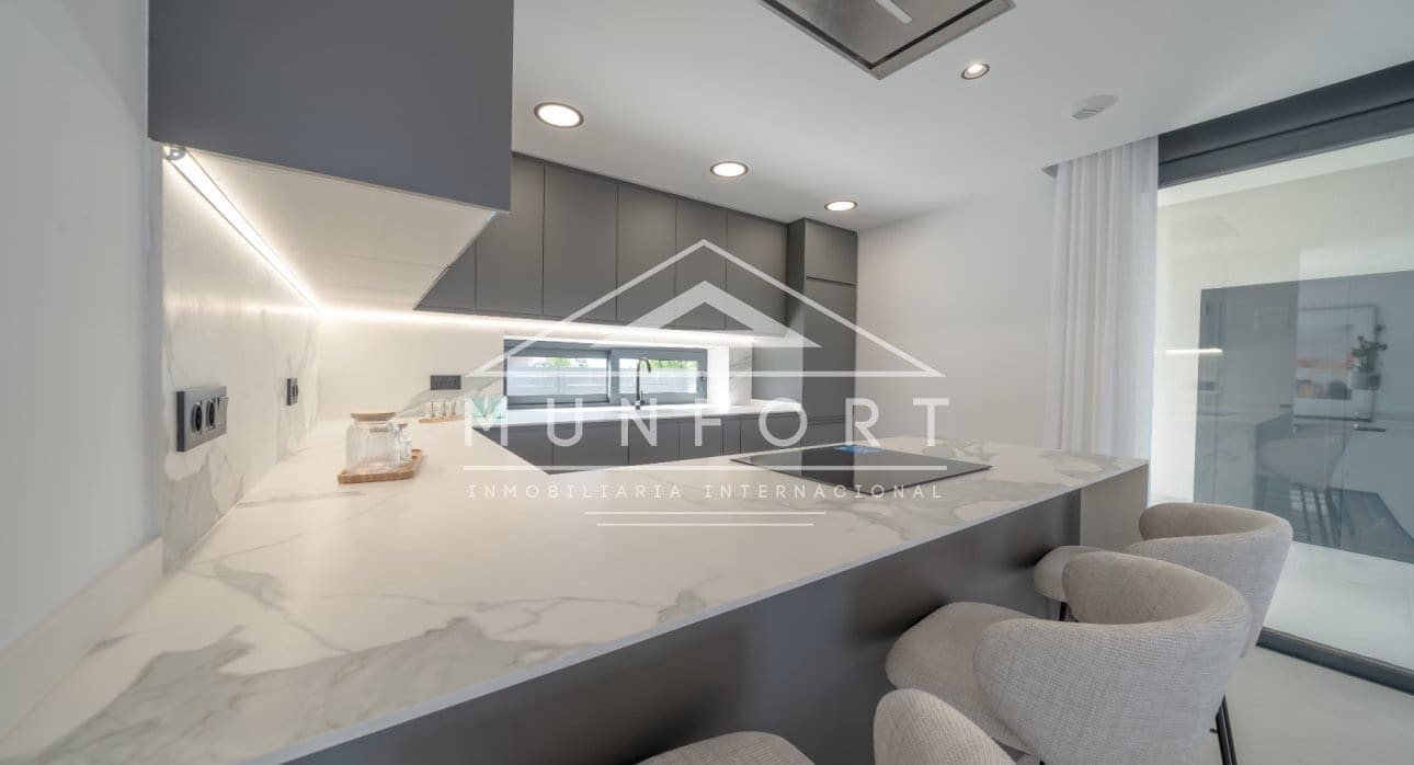 3 bedroom Villa for sale in Torrevieja with pool - € 595,000 (Ref: 9279640)