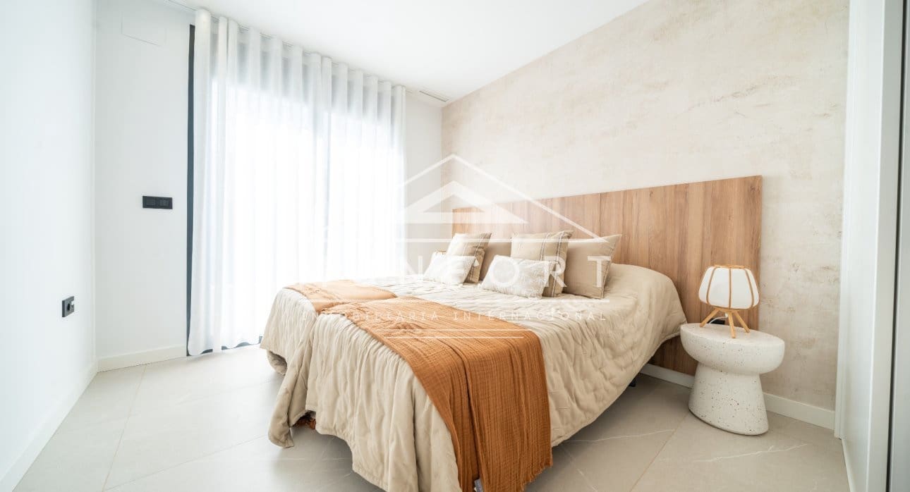 3 bedroom Villa for sale in Torrevieja with pool - € 595,000 (Ref: 9279640)