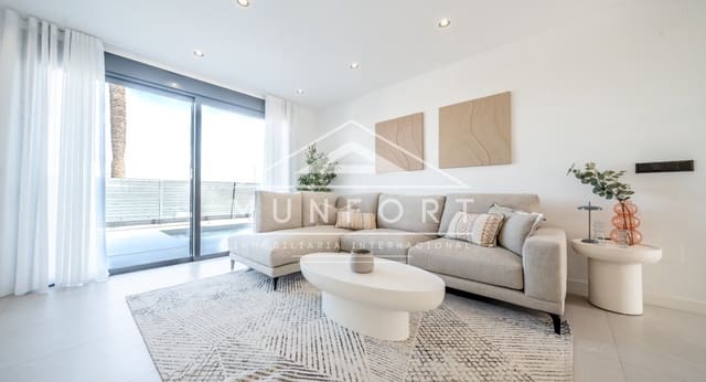 Chalet de 3 habitaciones en Aguas Nuevas, Torrevieja en venta con piscina - 595.000 € (Ref: 9279640)