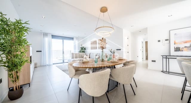 Chalet de 3 habitaciones en Aguas Nuevas, Torrevieja en venta con piscina - 595.000 € (Ref: 9279640)