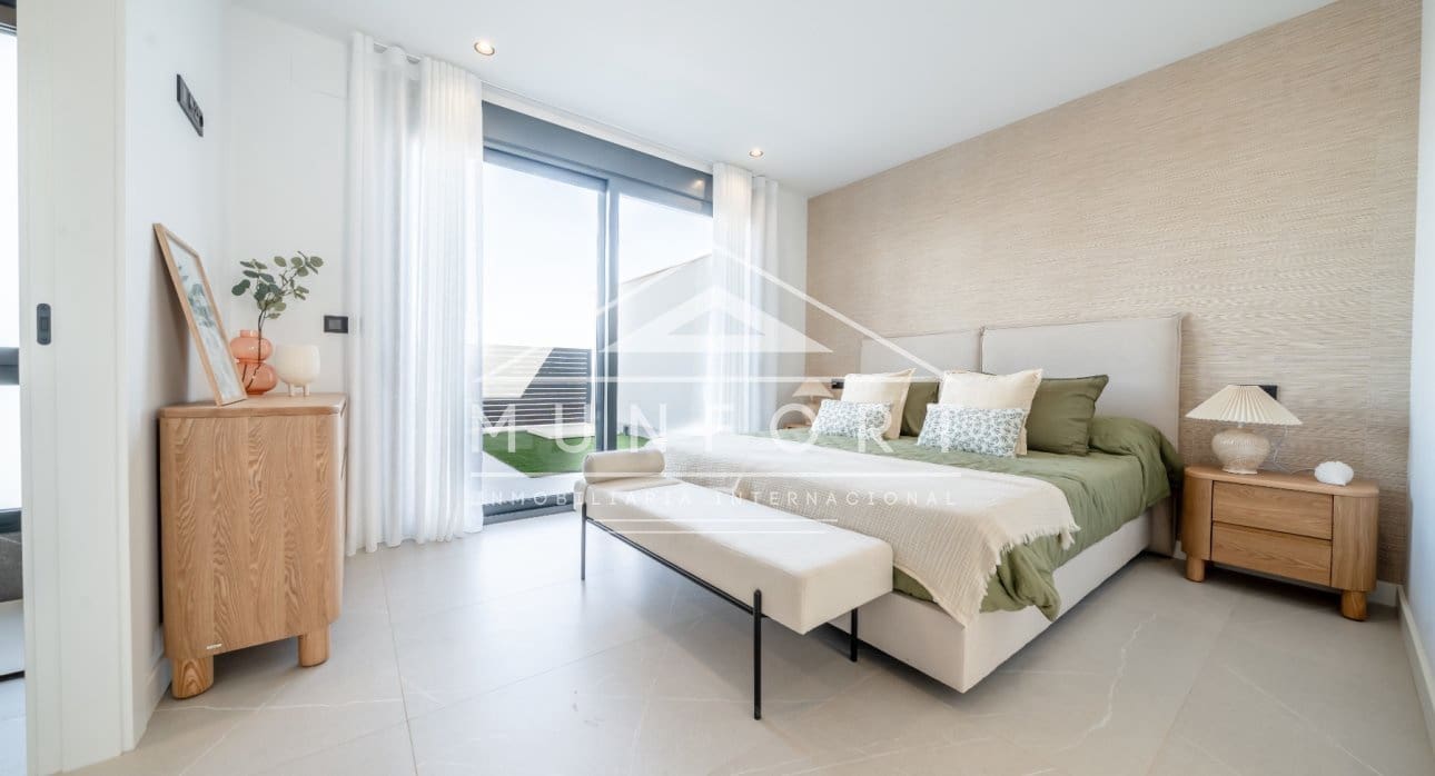 3 bedroom Villa for sale in Torrevieja with pool - € 595,000 (Ref: 9279640)