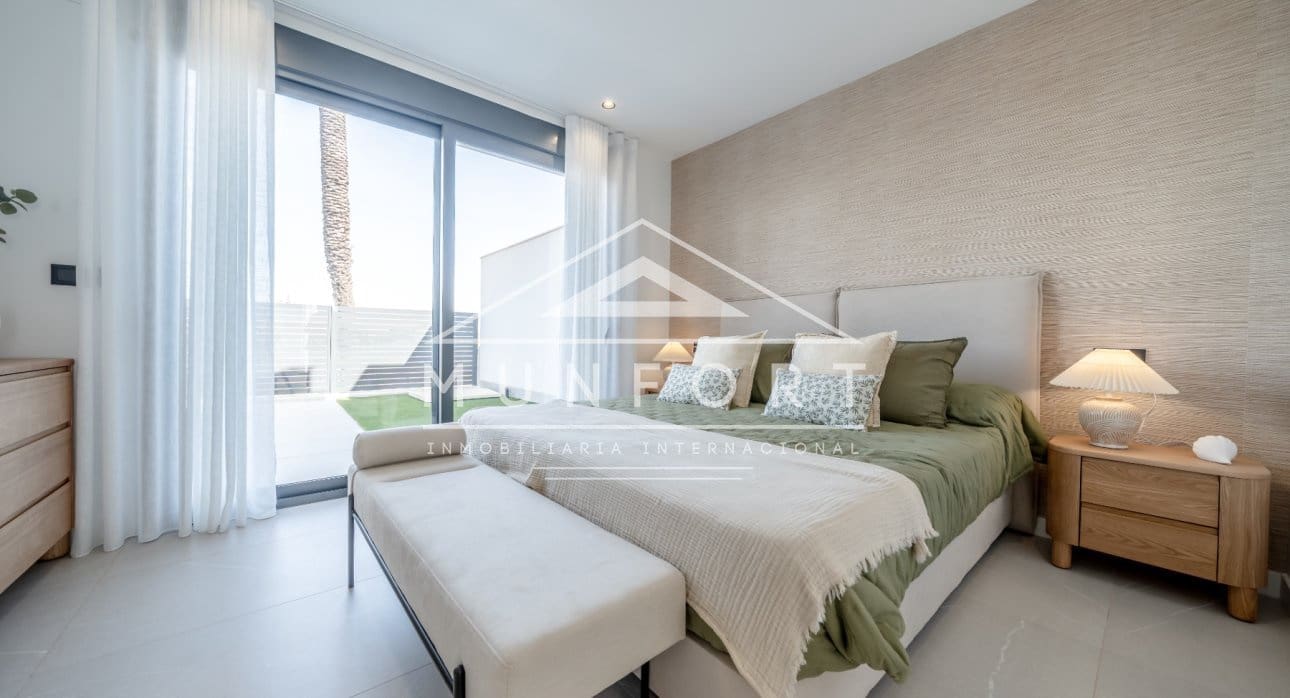 3 bedroom Villa for sale in Torrevieja with pool - € 595,000 (Ref: 9279640)