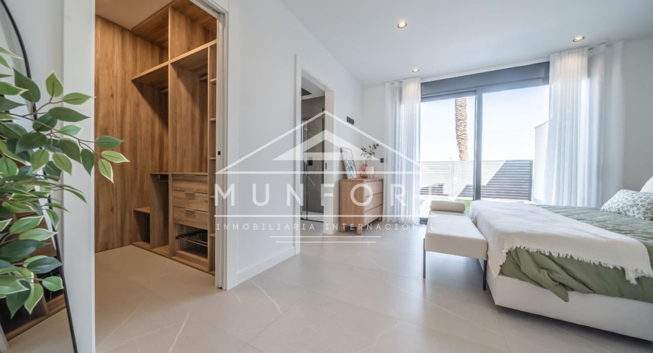 3 bedroom Villa for sale in Torrevieja with pool - € 595,000 (Ref: 9279640)