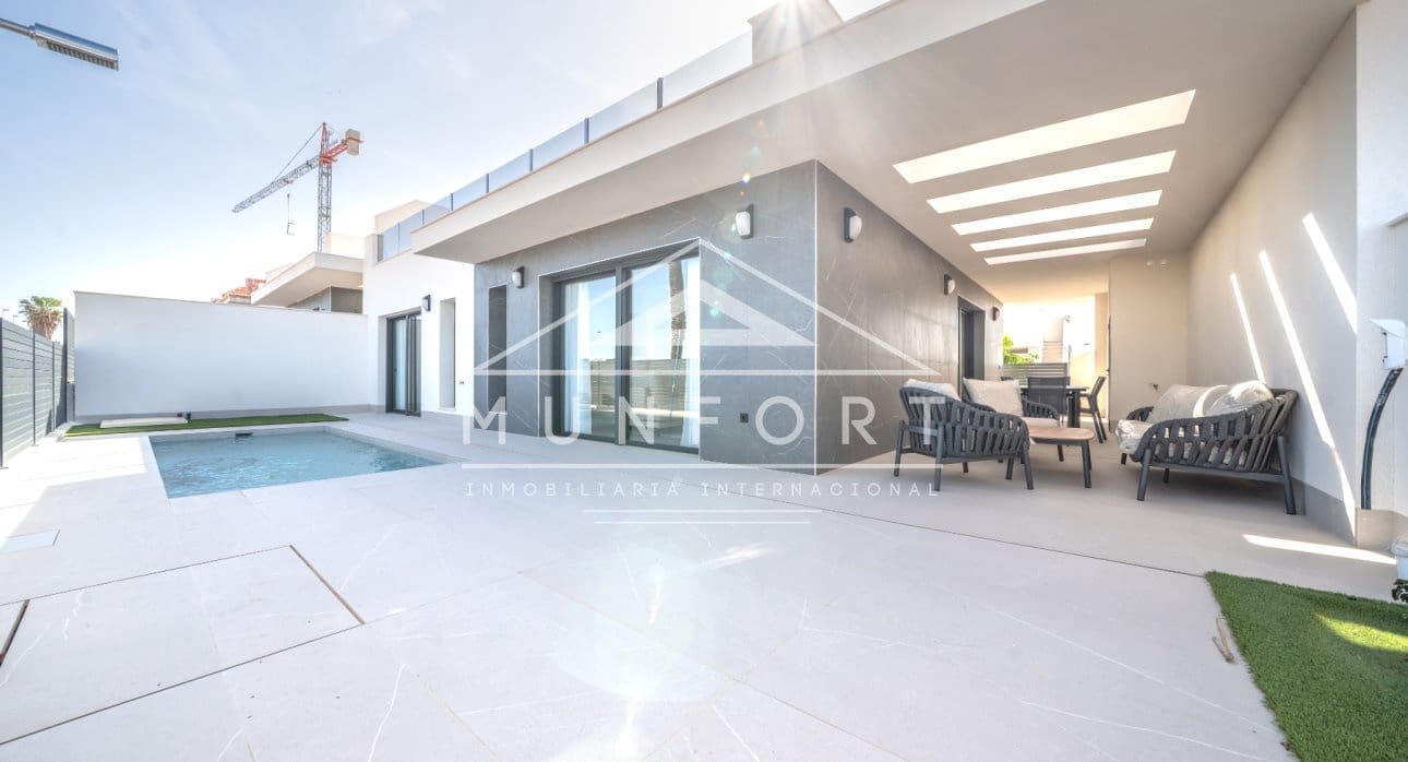 3 bedroom Villa for sale in Torrevieja with pool - € 595,000 (Ref: 9279640)