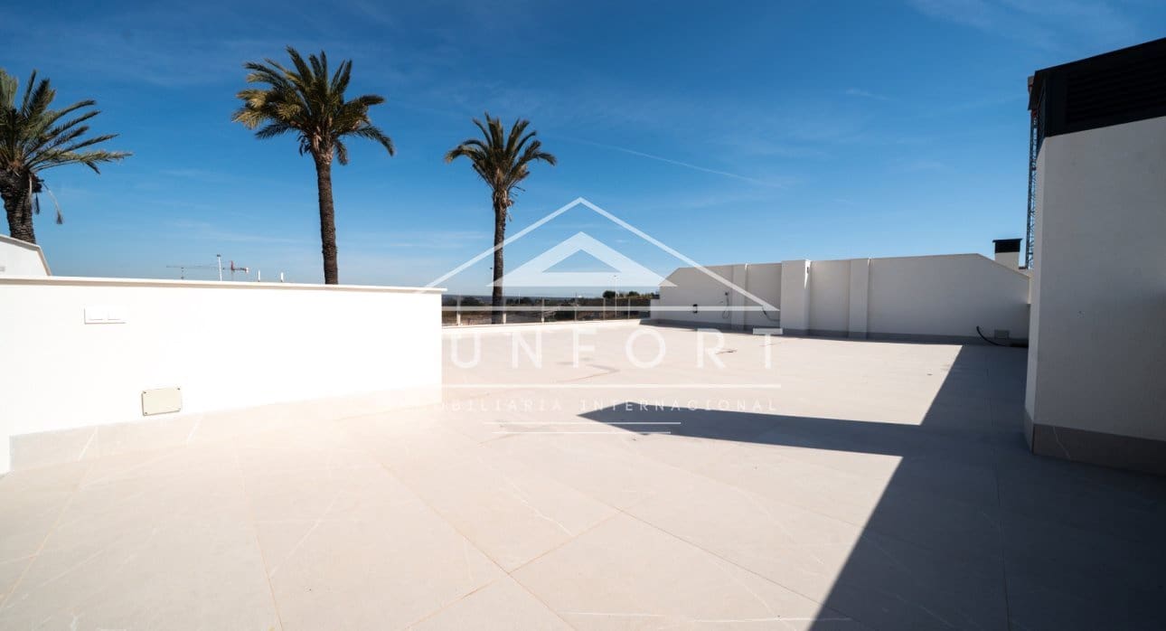 3 bedroom Villa for sale in Torrevieja with pool - € 595,000 (Ref: 9279640)