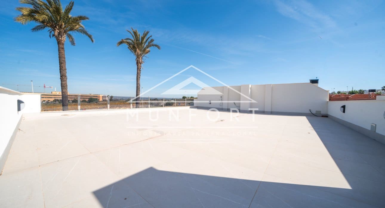 3 bedroom Villa for sale in Torrevieja with pool - € 595,000 (Ref: 9279640)