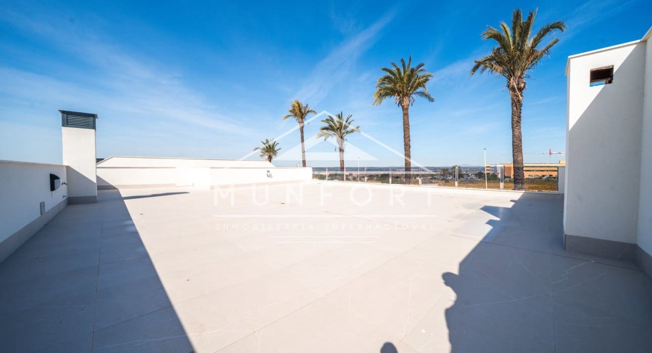3 bedroom Villa for sale in Torrevieja with pool - € 595,000 (Ref: 9279640)