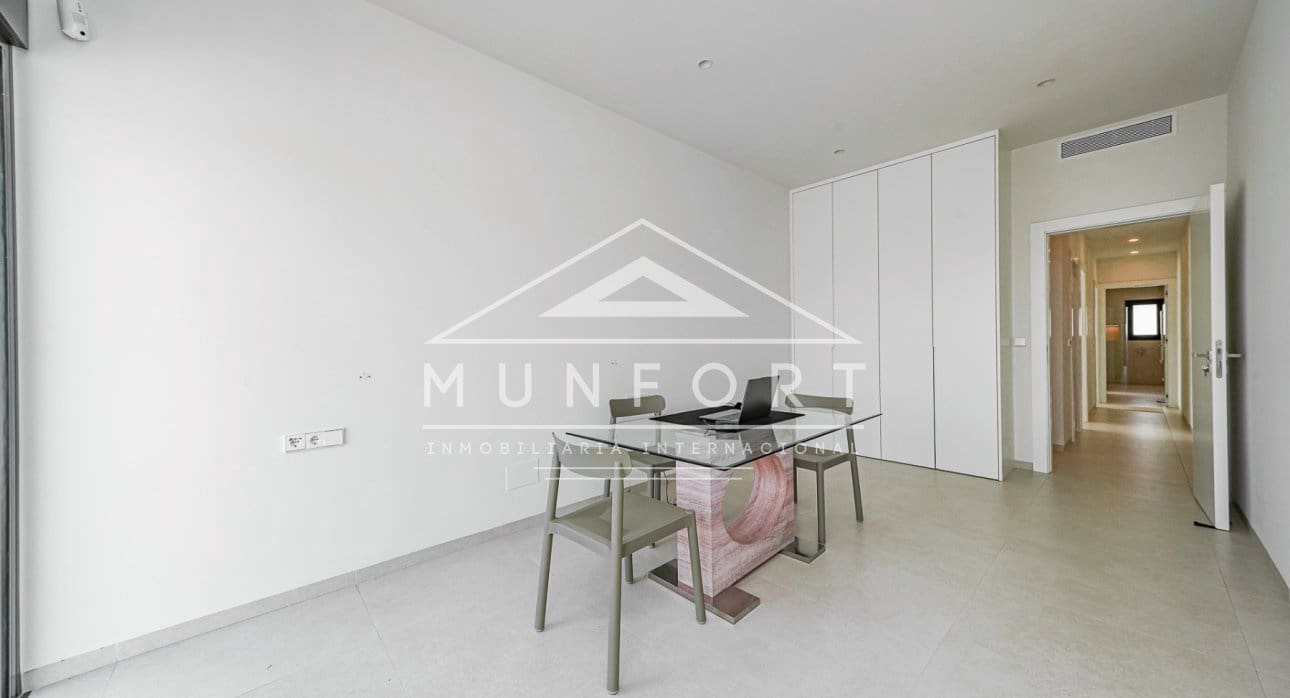 Chalet de 3 habitaciones en Los Alcázares en venta con piscina - 689.900 € (Ref: 9279648)