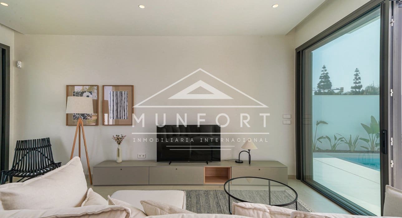 Chalet de 3 habitaciones en Los Alcázares en venta con piscina - 689.900 € (Ref: 9279648)