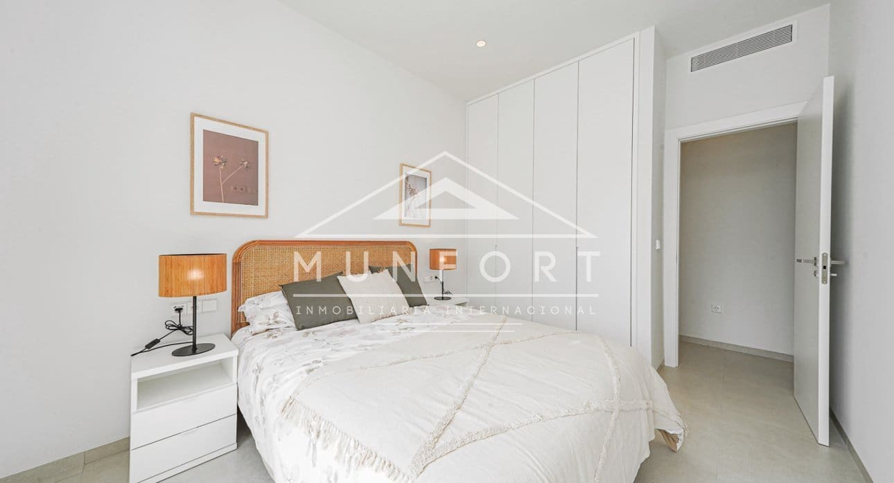 Chalet de 3 habitaciones en Los Alcázares en venta con piscina - 689.900 € (Ref: 9279648)