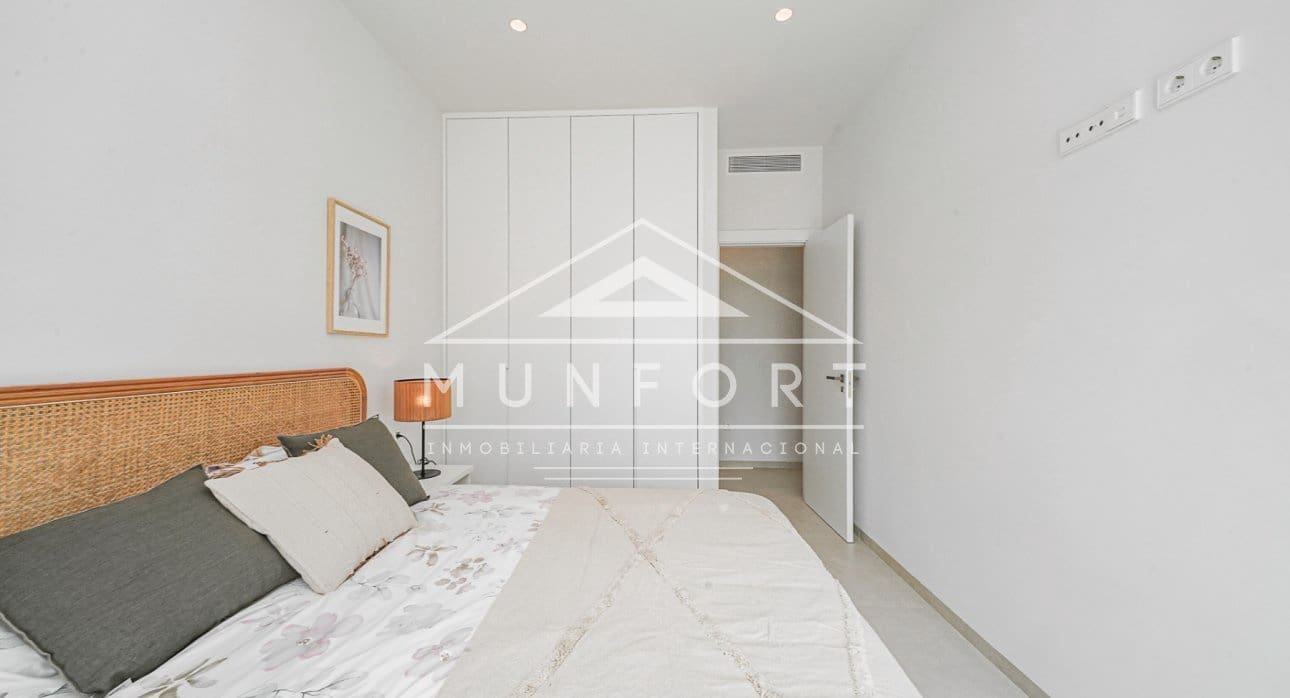 Chalet de 3 habitaciones en Los Alcázares en venta con piscina - 689.900 € (Ref: 9279648)