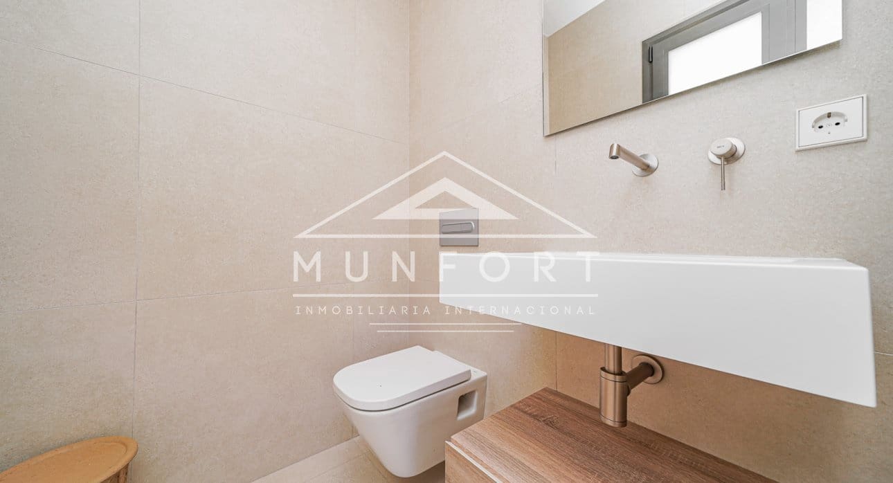 Chalet de 3 habitaciones en Los Alcázares en venta con piscina - 689.900 € (Ref: 9279648)