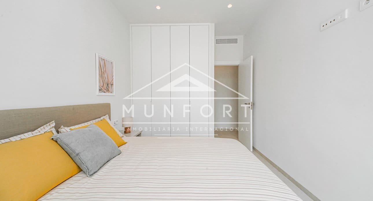 Chalet de 3 habitaciones en Los Alcázares en venta con piscina - 689.900 € (Ref: 9279648)