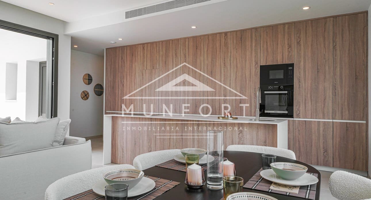 Chalet de 3 habitaciones en Los Alcázares en venta con piscina - 689.900 € (Ref: 9279648)