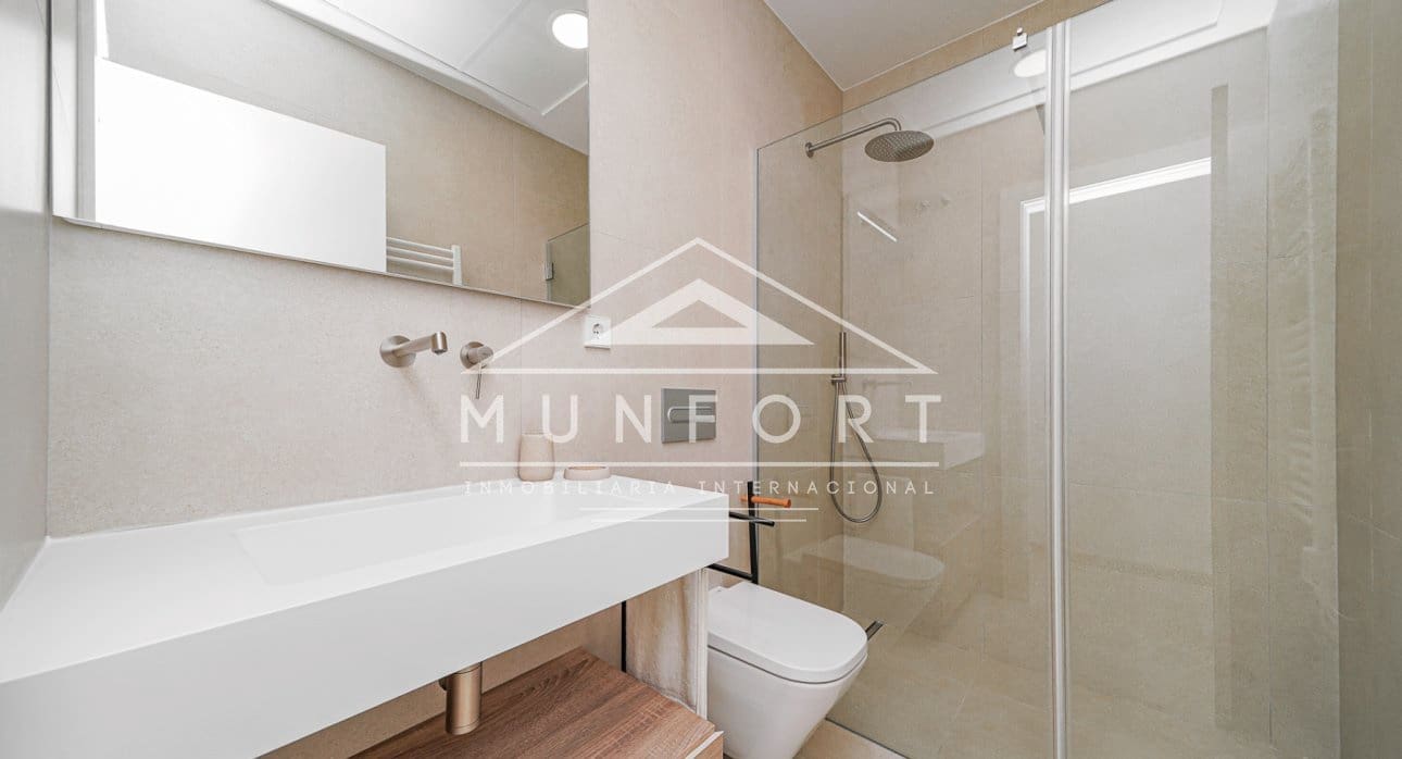 Chalet de 3 habitaciones en Los Alcázares en venta con piscina - 689.900 € (Ref: 9279648)