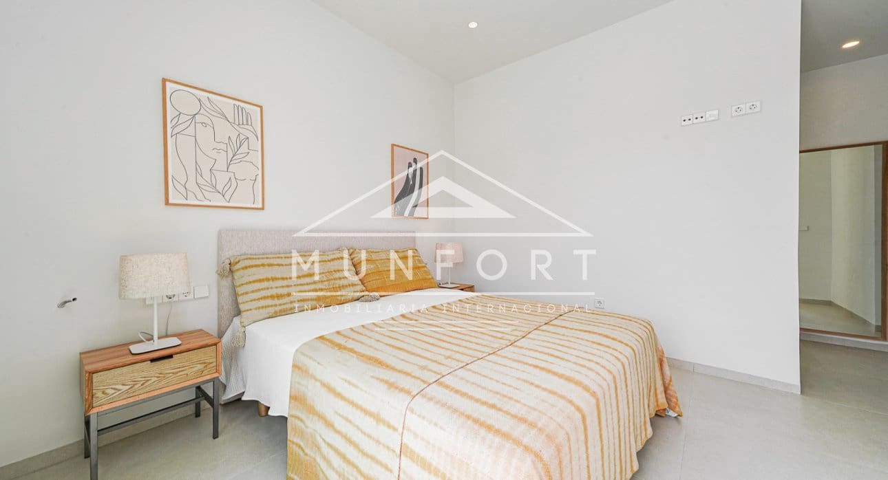 Chalet de 3 habitaciones en Los Alcázares en venta con piscina - 689.900 € (Ref: 9279648)