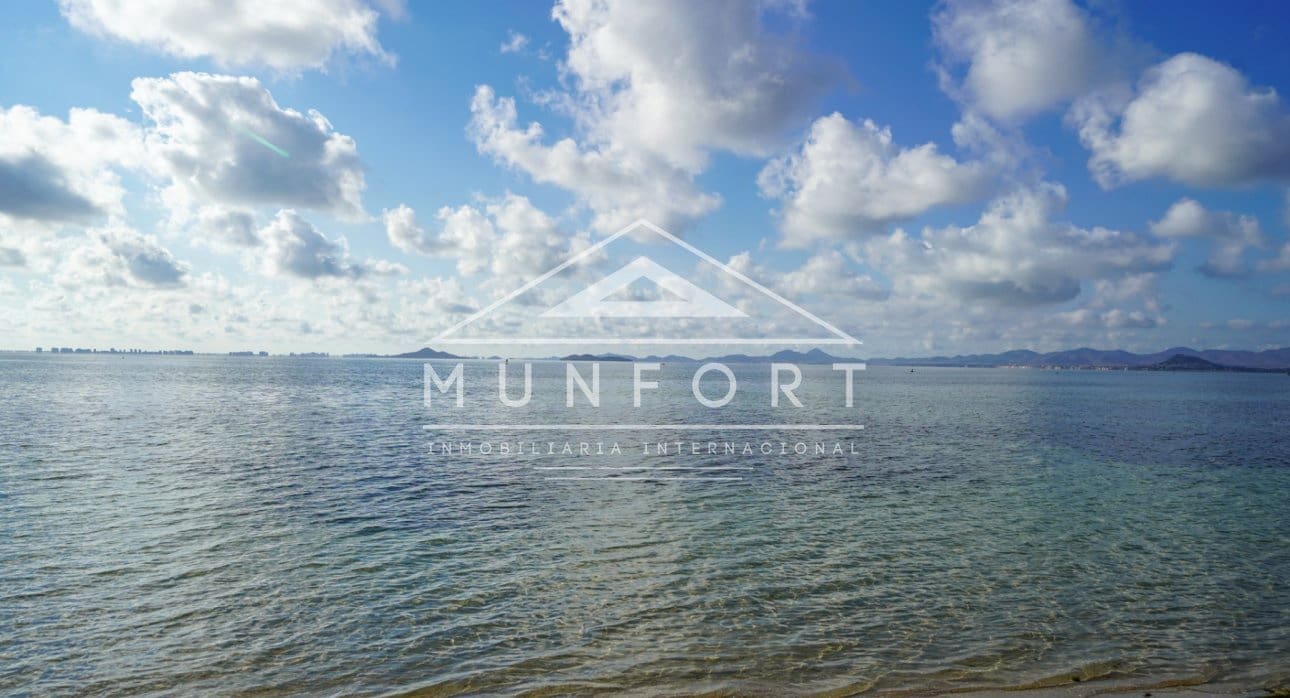 Chalet de 3 habitaciones en Los Alcázares en venta con piscina - 689.900 € (Ref: 9279648)