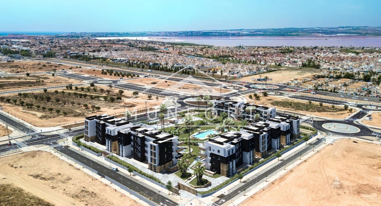 2 chambre Appartement à vendre à Torrevieja avec piscine - 308 000 € (Ref: 9279651)