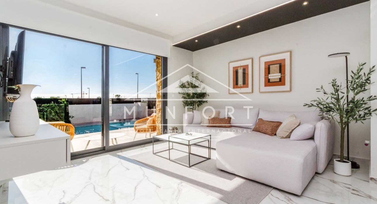 3 slaapkamer Villa te koop in Ciudad Quesada met zwembad - € 496.000 (Ref: 9279654)