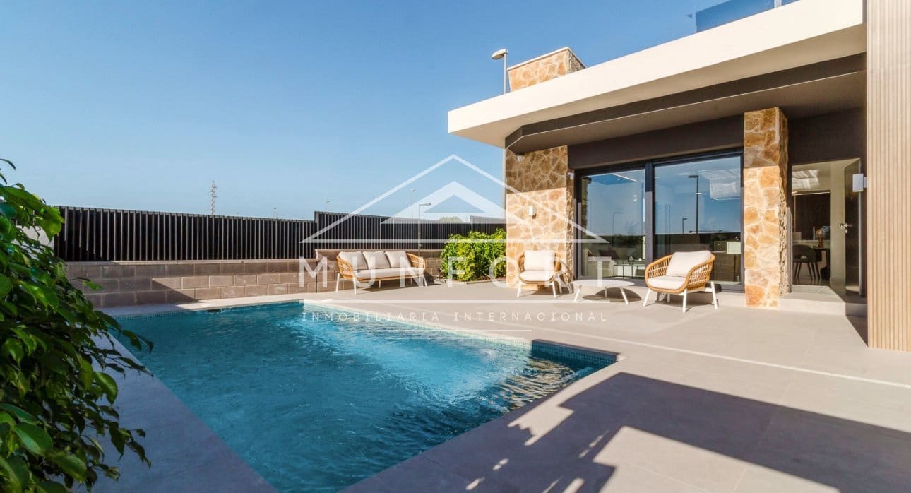 3 slaapkamer Villa te koop in Ciudad Quesada met zwembad - € 496.000 (Ref: 9279654)