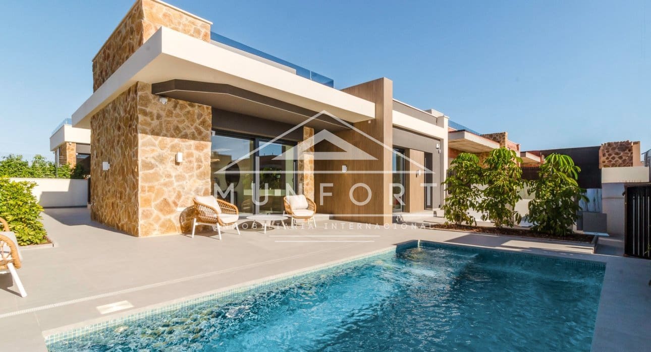 3 slaapkamer Villa te koop in Ciudad Quesada met zwembad - € 496.000 (Ref: 9279654)