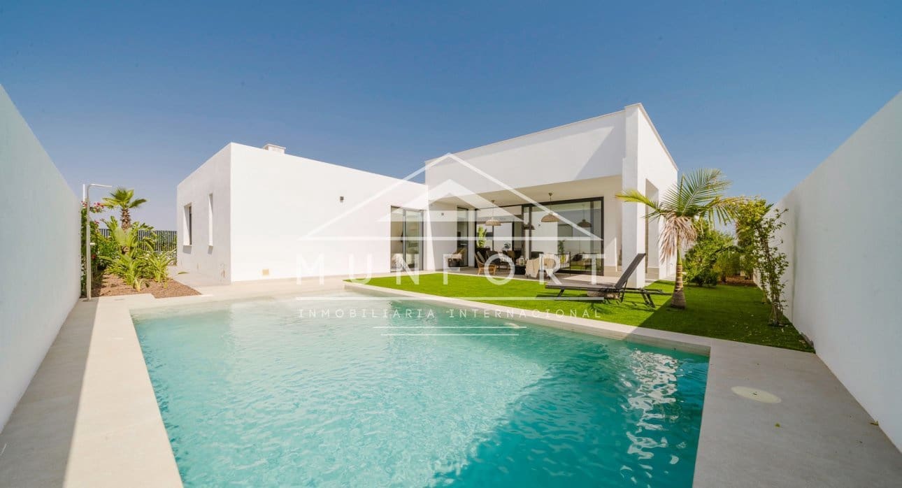 3 slaapkamer Villa te koop in Mar de Cristal met zwembad - € 549.000 (Ref: 9279659)