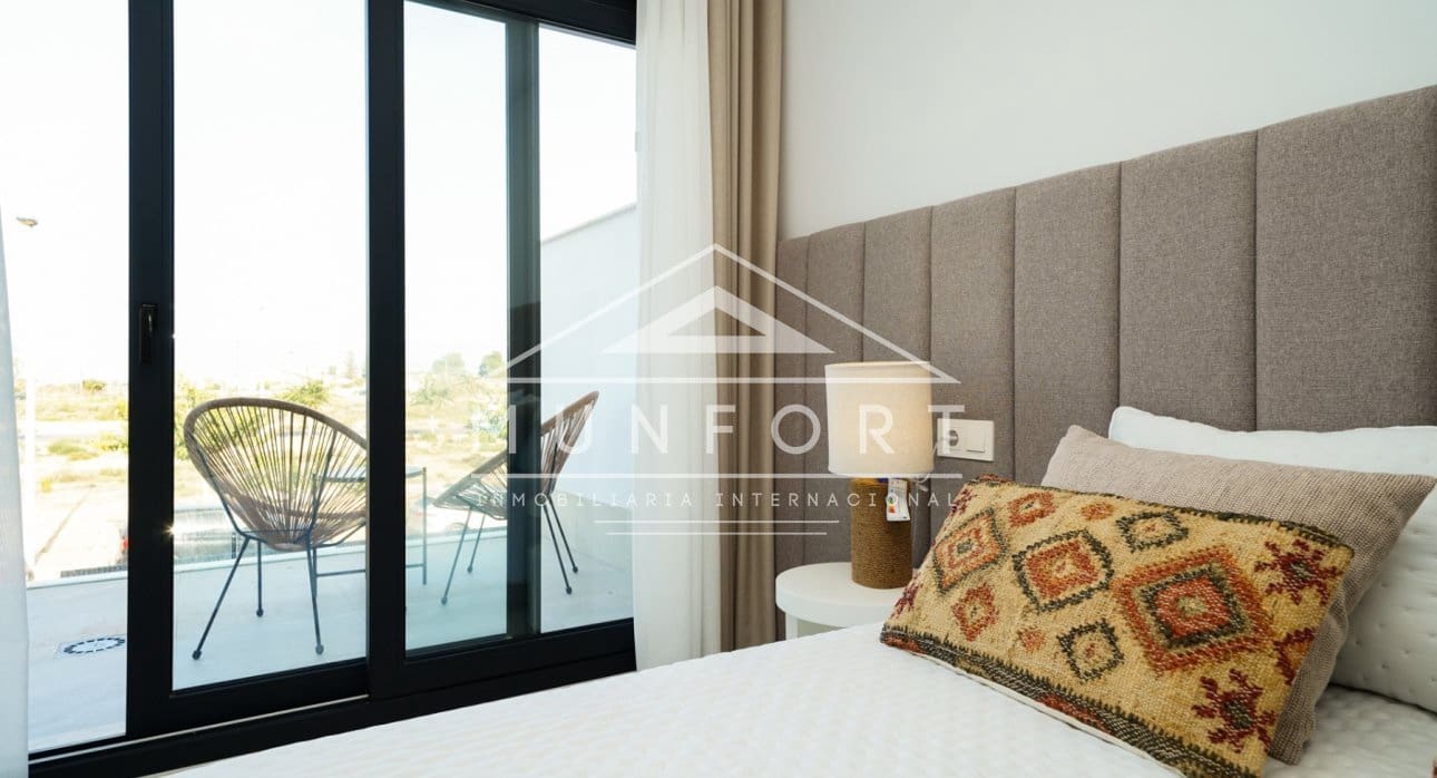 3 makuuhuone Omakotitalo myytävänä paikassa San Pedro del Pinatar mukana uima-altaan - 369 900 € (Ref: 9279790)