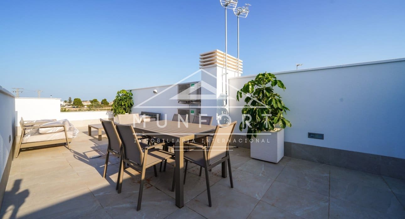 3 makuuhuone Omakotitalo myytävänä paikassa San Pedro del Pinatar mukana uima-altaan - 369 900 € (Ref: 9279790)