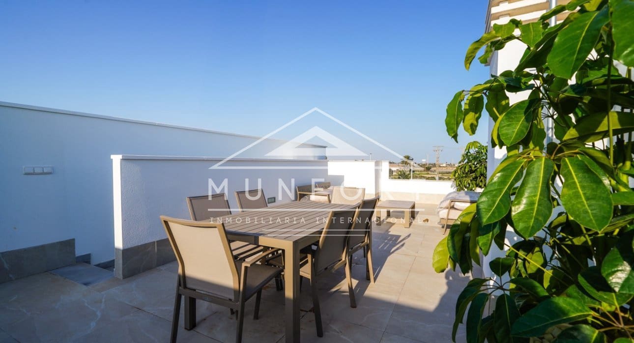 3 makuuhuone Omakotitalo myytävänä paikassa San Pedro del Pinatar mukana uima-altaan - 369 900 € (Ref: 9279790)